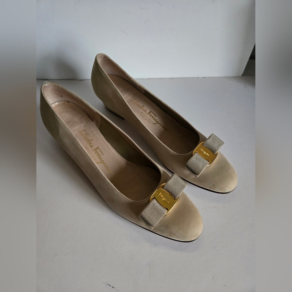Salvatore Ferragamo Cream Flats with Bow